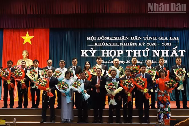 Các Ủy viên Ủy ban nhân dân tỉnh Gia Lai nhiệm kỳ 2026-2031 ra mắt.