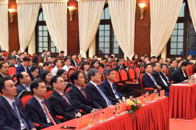 Hội nghị tổng kết công tác trường chính trị; nghiên cứu, biên soạn lịch sử Đảng năm 2025 và tổng kết phong trào thi đua xây dựng trường chính trị chuẩn giai đoạn 2022-2025. (Ảnh: NGUYỄN THẾ ĐẠI)