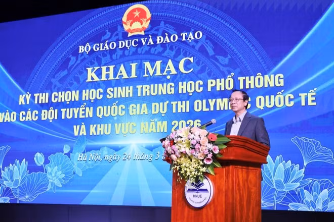 Thứ trưởng Thường trực Bộ Giáo dục và Đào tạo Phạm Ngọc Thưởng phat biểu tại lễ khai mạc. (Ảnh: NGUYỄN MẠNH)