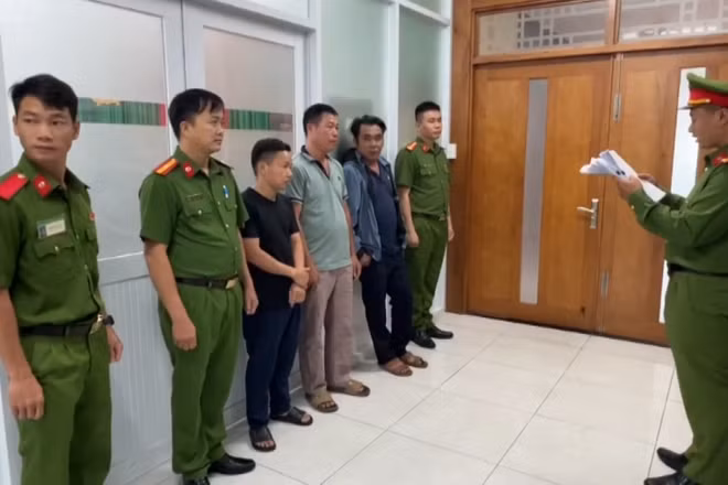 [Video] Sản xuất, buôn bán hơn 505 tấn gas giả, khởi tố 10 bị can 