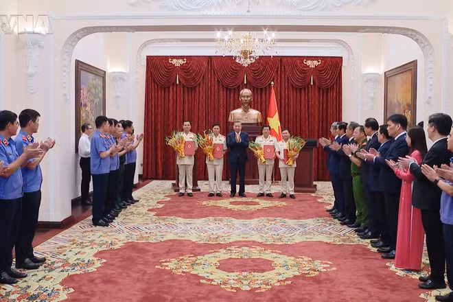 [Video] Tổng Bí thư, Chủ tịch nước Tô Lâm trao quyết định bổ nhiệm Kiểm sát viên Viện kiểm sát nhân dân tối cao