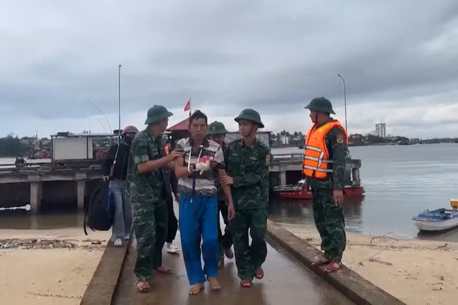 [Video] Kịp thời cứu thuyền viên gặp tai nạn lao động trên biển