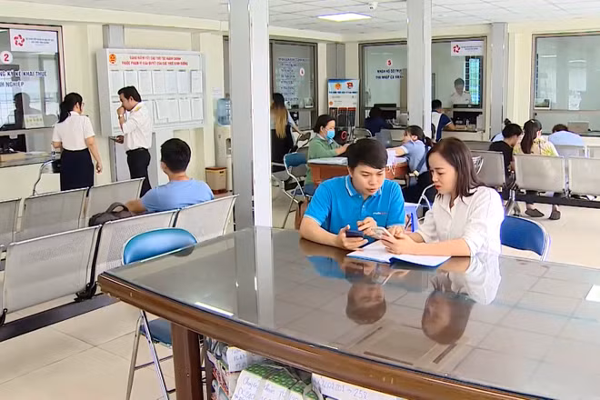 [Video] Hà Nội tích cực hỗ trợ hộ kinh doanh chuyển đổi quản lý thuế