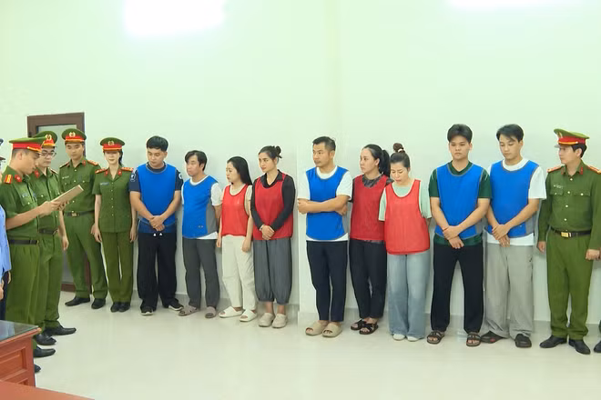 [Video] Khởi tố 22 bị can, thu giữ 1.100 viên kim cương các loại