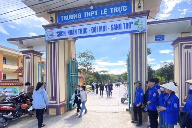 [Video] Khởi tố hai bị can liên quan đến vụ tố cáo tiêu cực trong kỳ thi tốt nghiệp THPT tại Quảng Trị