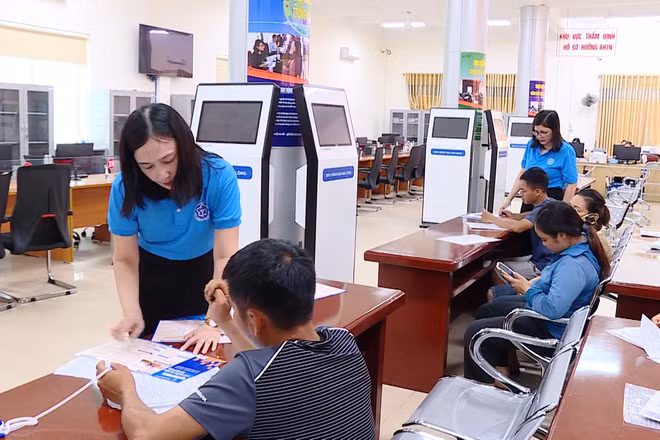 [Video] Hà Nội triển khai đợt cao điểm bảo đảm chi trả lương hưu, trợ cấp BHXH không gián đoạn