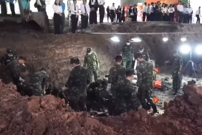 [Video] Tính đến ngày 18/7, đã tìm thấy 100 bộ hài cốt liệt sĩ ở công viên Lê Thị Riêng