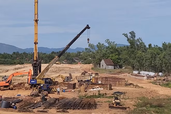 [Video] Chạy đua tiến độ trên đại công trường cao tốc Quy Nhơn - Pleiku