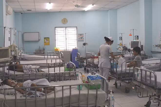 [Video] Bộ Y tế yêu cầu triển khai các biện pháp phòng, chống khẩn cấp để tránh “dịch chồng dịch”