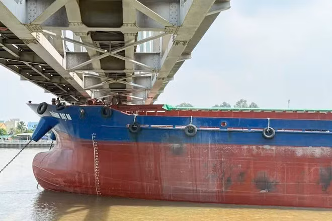 [Video] Xác định nguyên nhân ban đầu vụ va chạm khiến cầu đường sắt qua Đồng Nai gián đoạn