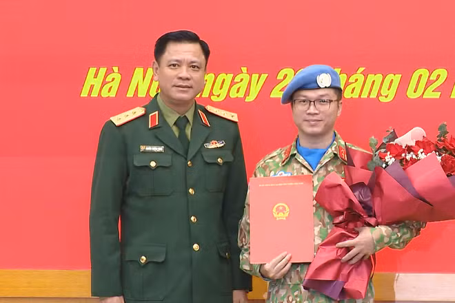 [Video] Trao quyết định sĩ quan tham gia gìn giữ hòa bình tại Cộng hòa Trung Phi