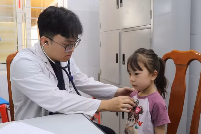 [Video] Hơn 1.800 trẻ em được khám sàng lọc bệnh tim bẩm sinh miễn phí