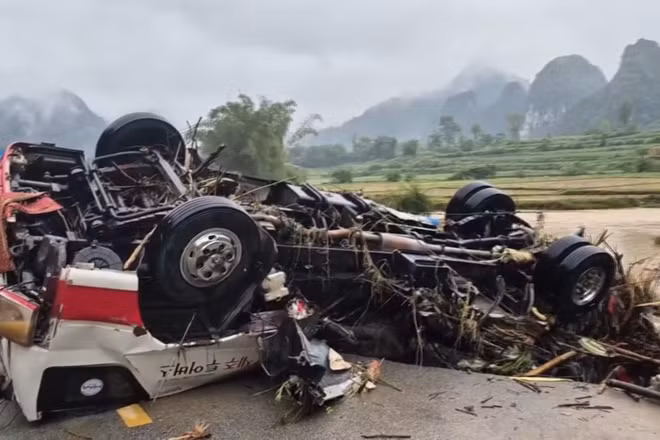 [Video] Mưa lớn, dông lốc gây thiệt hại hơn 10 tỷ đồng tại nhiều địa phương