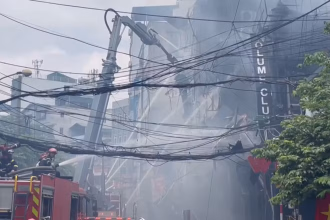 [Video] Tìm thấy thi thể nạn nhân trong vụ cháy tại cơ sở kinh doanh Volume ở Hà Nội