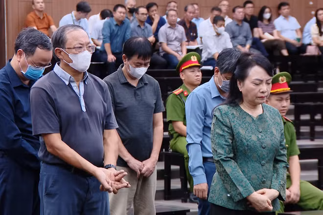 [Video] Cựu Bộ trưởng Bộ Y tế Nguyễn Thị Kim Tiến bị tuyên phạt 6 năm tù