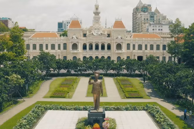 [Video] TP Hồ Chí Minh tặng 1 triệu đồng cho mỗi hộ khó khăn 