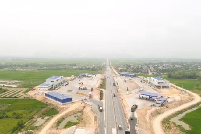 [Video] Xem xét thu hồi dự án trạm dừng nghỉ cao tốc Bắc-Nam chậm tiến độ