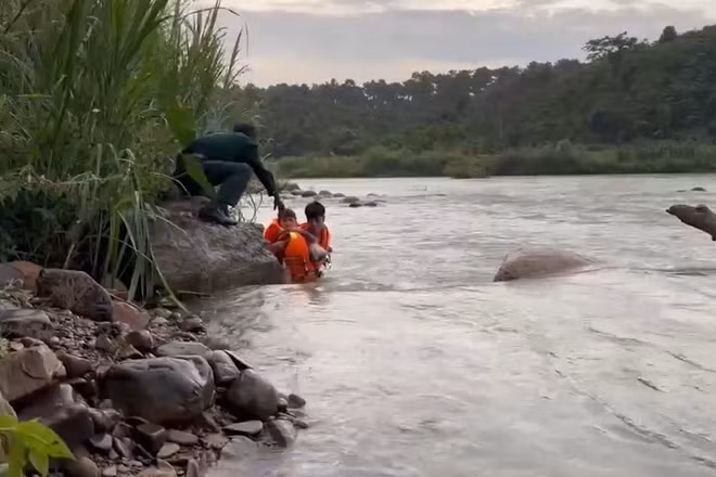 [Video] Tìm thấy nạn nhân cuối cùng trong vụ đuối nước trên sông Đồng Nai