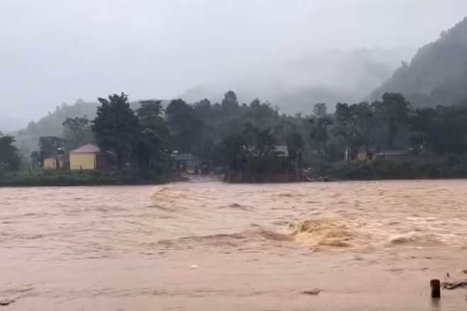 [Video] Mưa lũ gây chia cắt cục bộ tại Quảng Trị