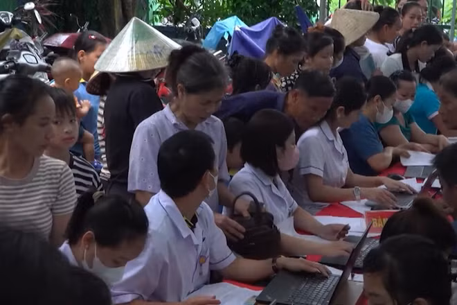 [Video] Tăng mức phụ cấp ưu đãi nghề giữ chân cán bộ y tế vùng khó khăn