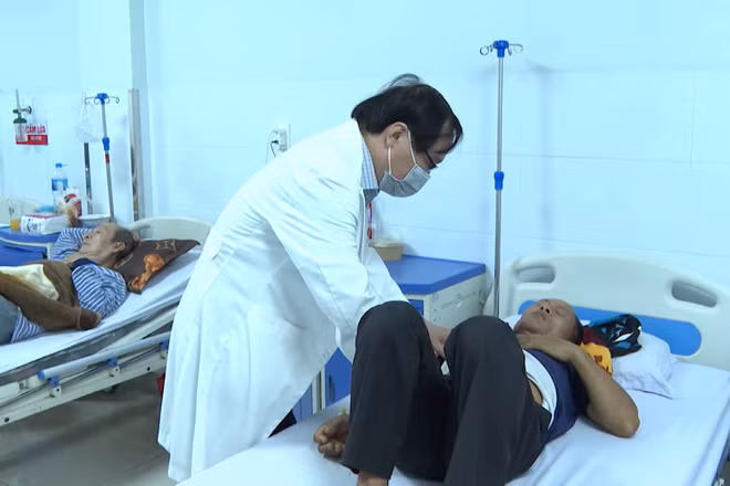 [Video] 55 người nhập viện do nghi ngộ độc thực phẩm sau khi ăn bánh mì 