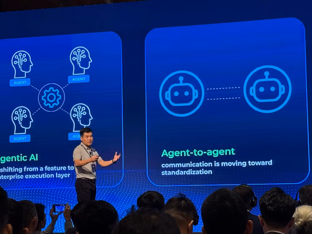 CEO Viettel IDC Lê Bá Tân trong phần trình bày mở đầu tại hội nghị.