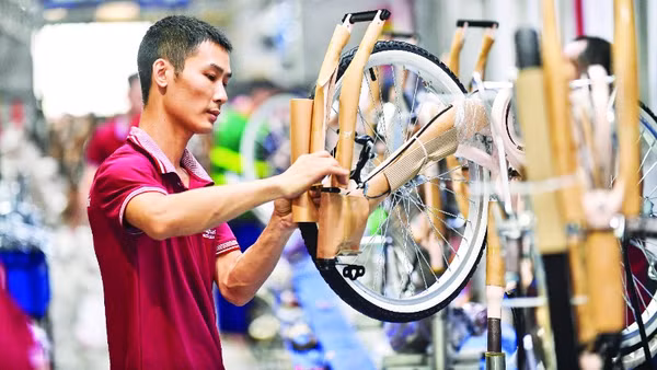 Dây chuyền sản xuất xe đạp Thống Nhất, góp phần nâng tầm giá trị sản phẩm “Made in Vietnam”. (Ảnh: THÀNH ĐẠT) 