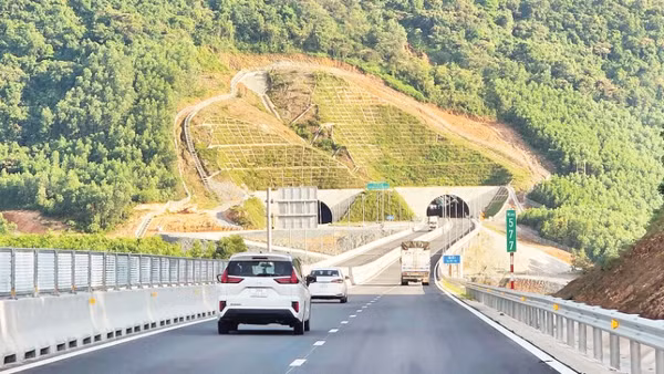 Hầm Đèo Bụt, nằm trên đường cao tốc bắc-nam, do Tập đoàn Sơn Hải thi công. (Ảnh: NAM HẢI)