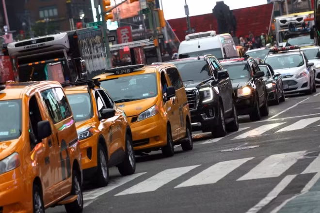 Thành phố New York (Mỹ) dự kiến tiến hành thu phí giảm tắc nghẽn với hầu hết các phương tiện đi vào trung tâm và khu vực phía nam Manhattan. Đây sẽ là khoản phí tắc nghẽn đầu tiên của Mỹ nếu được thông qua. (Ảnh: Reuters)