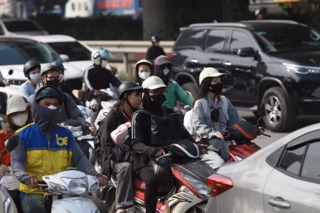 [Video] Hà Nội: Ùn tắc kéo dài, bến xe quá tải ngày đầu nghỉ lễ 30/4 - 1/5