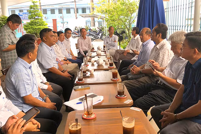 Sở Y tế tỉnh Đồng Tháp mời các đơn vị liên quan vụ nghi ngờ ngộ độc thực phẩm tại Ngày hội STEM ở Đồng Tháp trao đổi tìm hiểu nguyên nhân.
