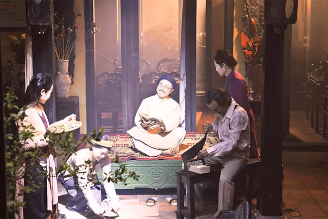 Cảnh sinh hoạt, làm việc của một gia đình Hà Nội xưa được tái hiện qua "Chuyện phố Hàng". 