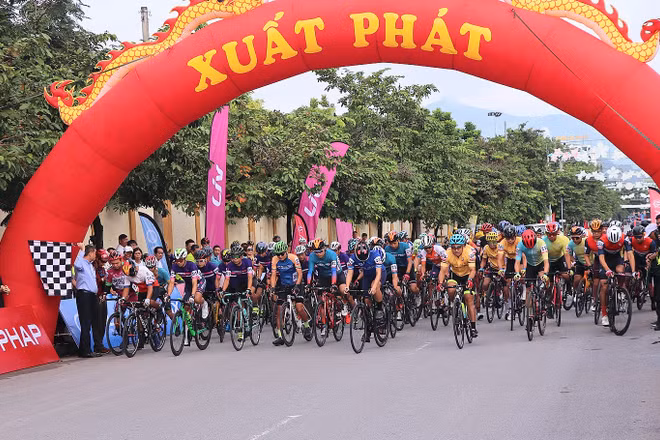 Giải thu hút hàng trăm vận động viên của các câu lạc bộ tham gia.