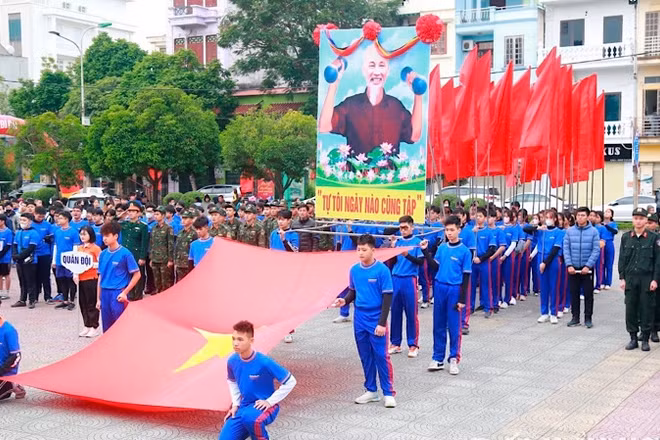 Quang cảnh Lễ khai mạc Giải chạy việt dã Báo Hải Dương tại công viên Bạch Đằng, thành phố Hải Dương. (Ảnh: Báo Hải Dương)