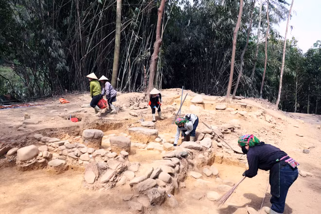Bảo tàng tỉnh Hà Giang tổ chức khai quật khảo cổ tại khu vực nền chùa cũ ở thôn Bó Củng, thị trấn Yên Phú, huyện Bắc Mê.