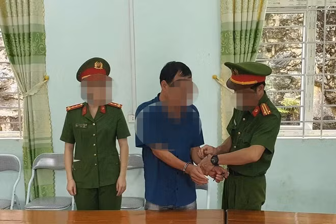Cơ quan Cảnh sát Điều tra, Công an tỉnh Hà Giang thi hành lệnh bắt tạm giam Dương Văn Cảnh.