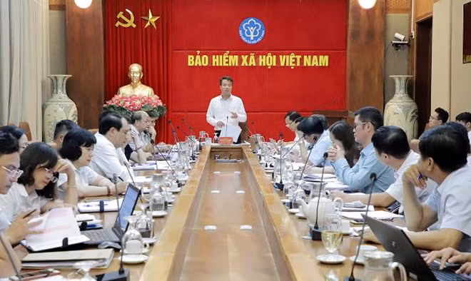 Tổng Giám đốc Nguyễn Thế Mạnh yêu cầu Bảo hiểm xã hội các tỉnh nỗ lực, linh hoạt hơn nữa trong thực hiện nhiệm vụ (Ảnh: VSS).