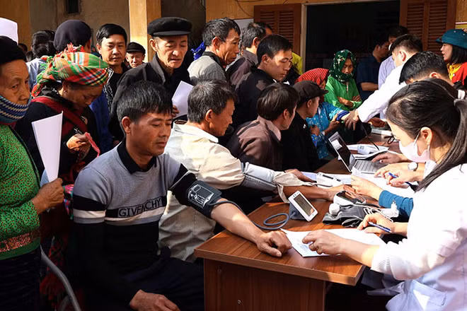 Huyện Xín Mần (Hà Giang) triển khai khám sức khỏe khỏe định kỳ cho người dân tại cơ sở, giúp giảm tải cho y tế tuyến trên.