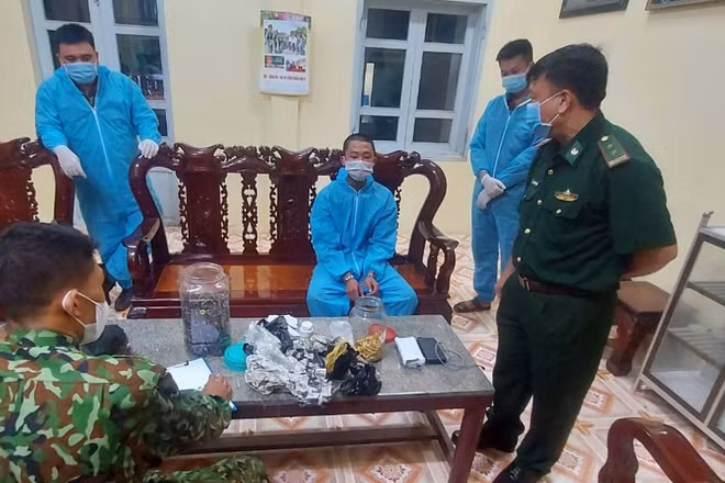 Bộ đội Biên phòng An Giang triệt phá chuyên án buôn lậu vàng qua biên giới. (Ảnh: Bộ đội Biên phòng)
