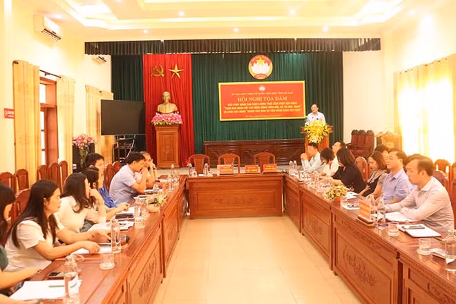 Các đại biểu dự tọa đàm.