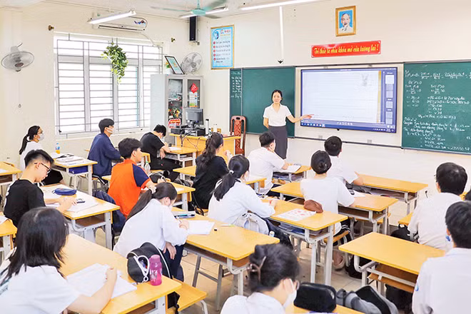 Học sinh Trường THCS Ngọc Lâm (Long Biên) ôn tập chuẩn bị cho kỳ thi lớp 10. (Ảnh THANH TÙNG)