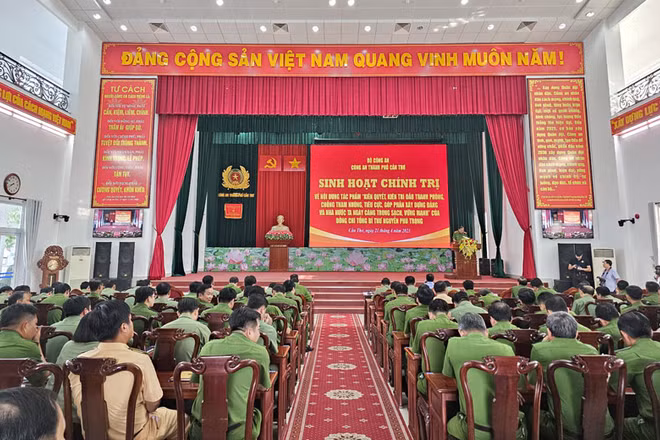  Quang cảnh buổi sinh hoạt chính trị.