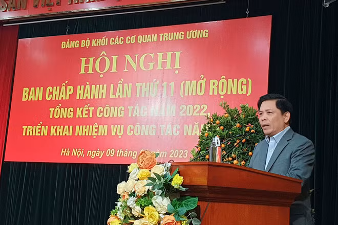 Đồng chí Nguyễn Văn Thể, Ủy viên Trung ương Đảng, Bí thư Đảng ủy Khối phát biểu kết luận hội nghị.