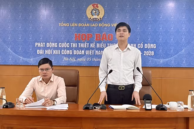 Phó Chủ tịch Tổng Liên đoàn Lao động Việt Nam Ngọ Duy Hiểu chủ trì họp báo.