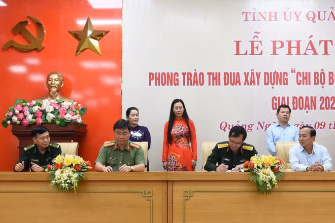 Các đảng bộ trực thuộc Tỉnh ủy Quảng Ngãi ký kết giao ước thi đua xây dựng “chi bộ bốn tốt”, “đảng bộ cơ sở bốn tốt”. 
