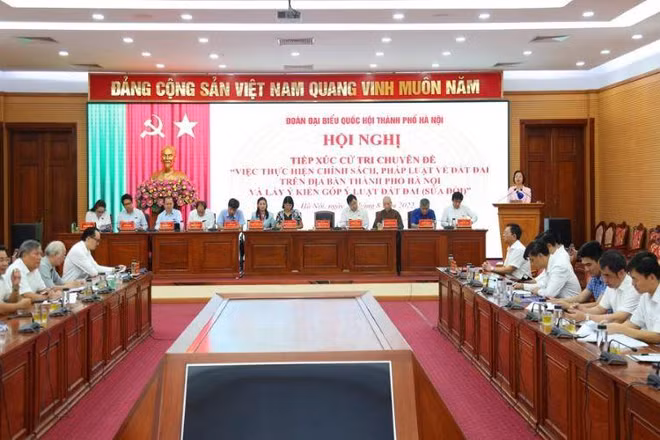 Quang cảnh hội nghị tiếp xúc cử tri chuyên đề.