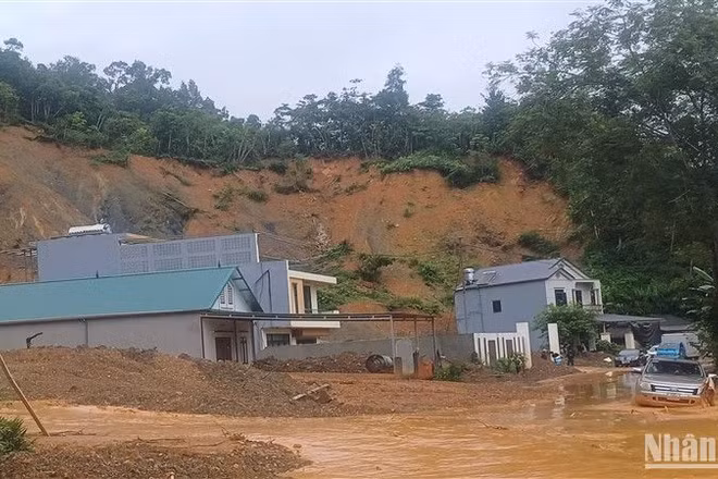Vị trí diễn ra việc san gạt đất đồi tại xóm Nà Roác 1, xã Bạch Đằng, huyện Hòa An, tỉnh Cao Bằng.