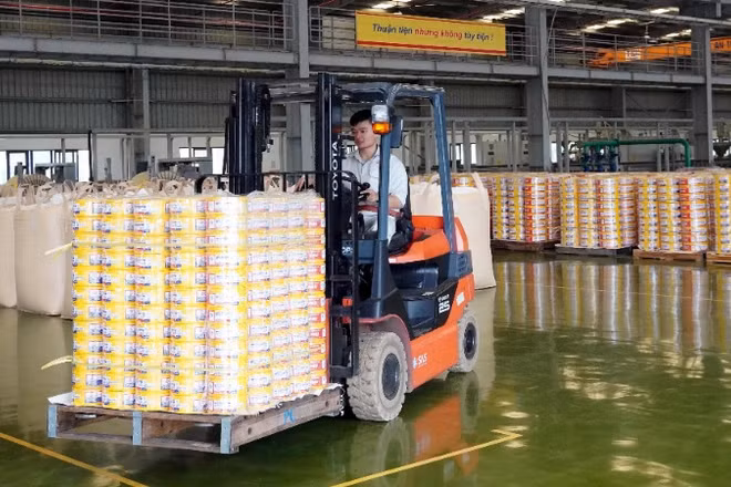 Hoạt động sản xuất tại nhà máy thuộc Công ty cổ phần Cơ điện Trần Phú, Khu công nghiệp VSIP Hải Dương. (Ảnh ĐĂNG ANH) 