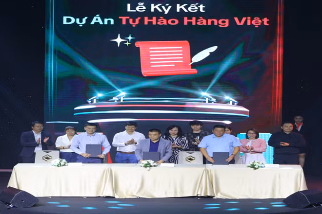 Đại diện Báo Nhân Dân, Truyền hình Quốc hội và TikTok Việt Nam ký kết biên bản ghi nhớ hợp tác
