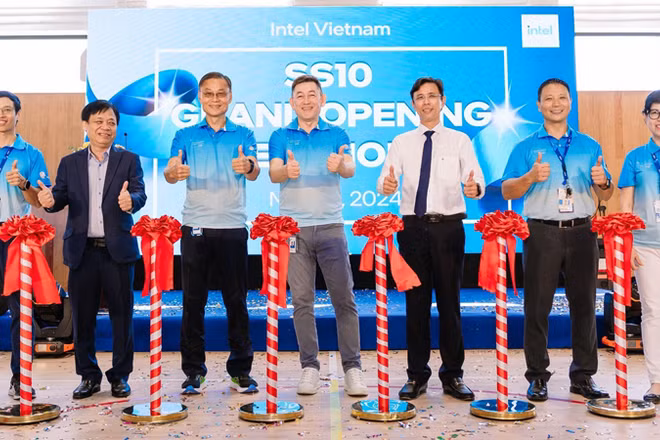 Cắt băng khai trương, đưa vào hoạt động Trung tâm giải trí và chăm sóc thể chất Intel Việt Nam.